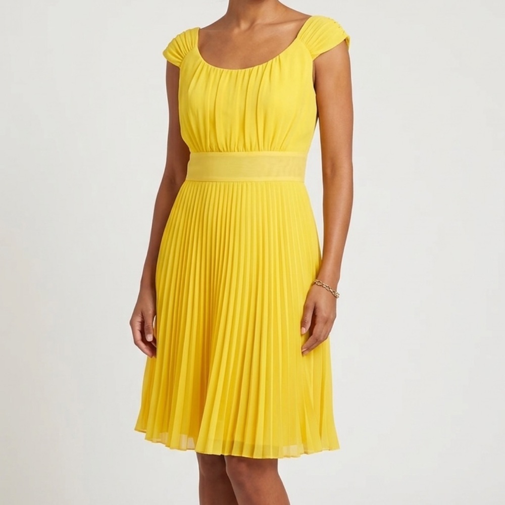 Geode yellow, Knee length, pleated dress
